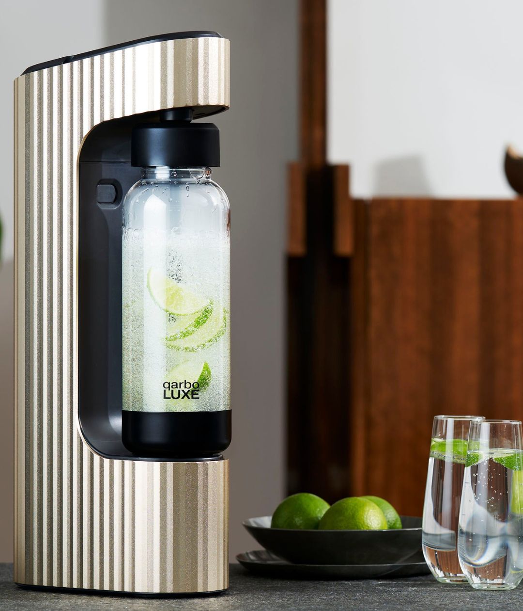 qarbo LUXE - Sparkling Beverage Maker Starter Pack including CO2 Cylinder